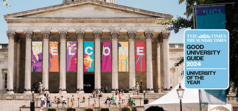 WELCOME 깃발이 걸린 UCL 건물과 Good University Guide 2024 표식